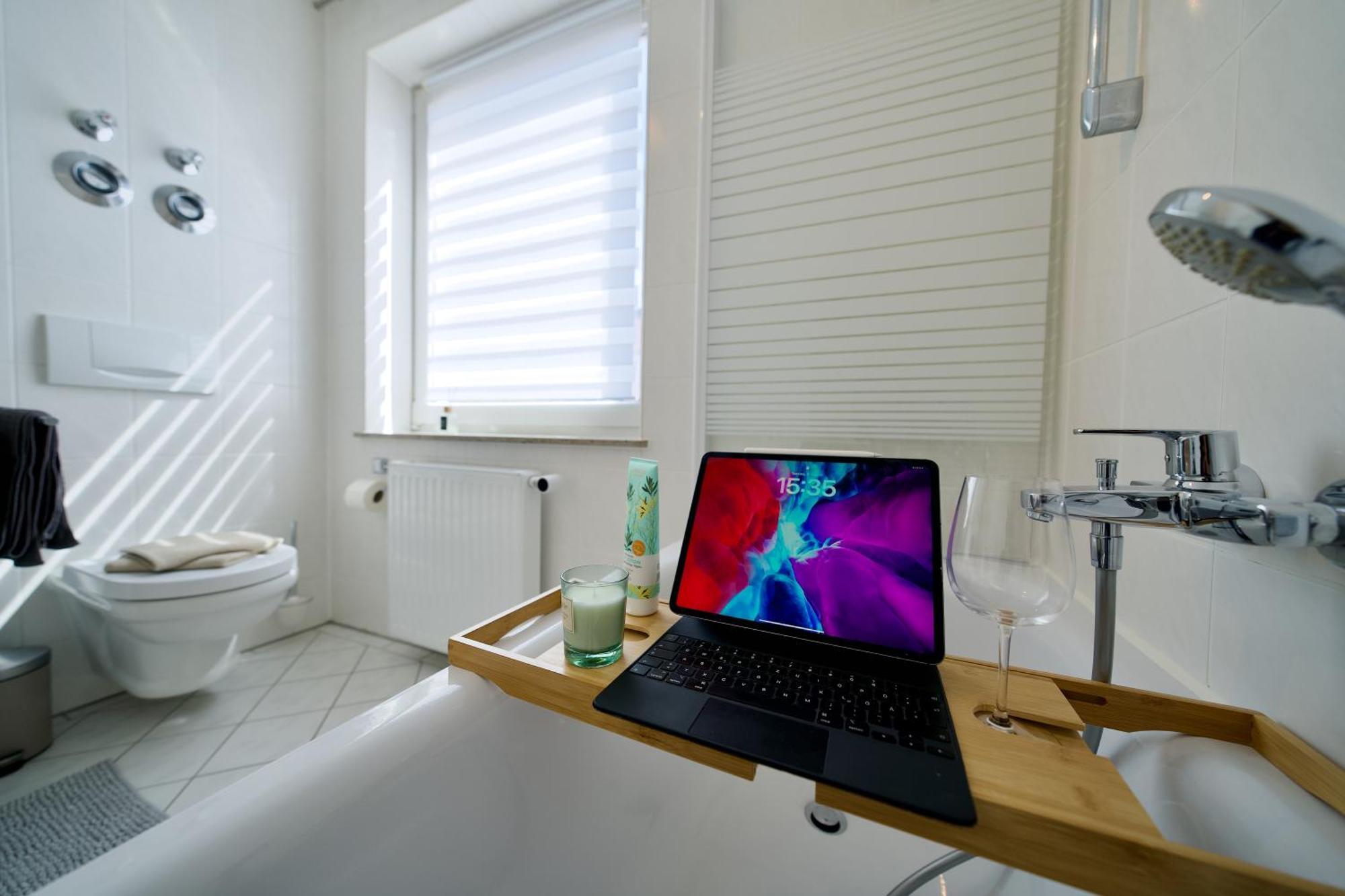 Edler Wohnraum Schwanenteich-Oase Mit Balkon, Kaffeevollautomat, Lift & Parkplatz Apartman Zwickau Kültér fotó
